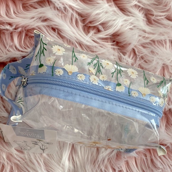 NWT!✨PRIMARK EXCLUSIVE✨Gorgeous Disney’s Winnie the Pooh Floral Makeup Bag! 🐻🍯 - Picture 7 of 8